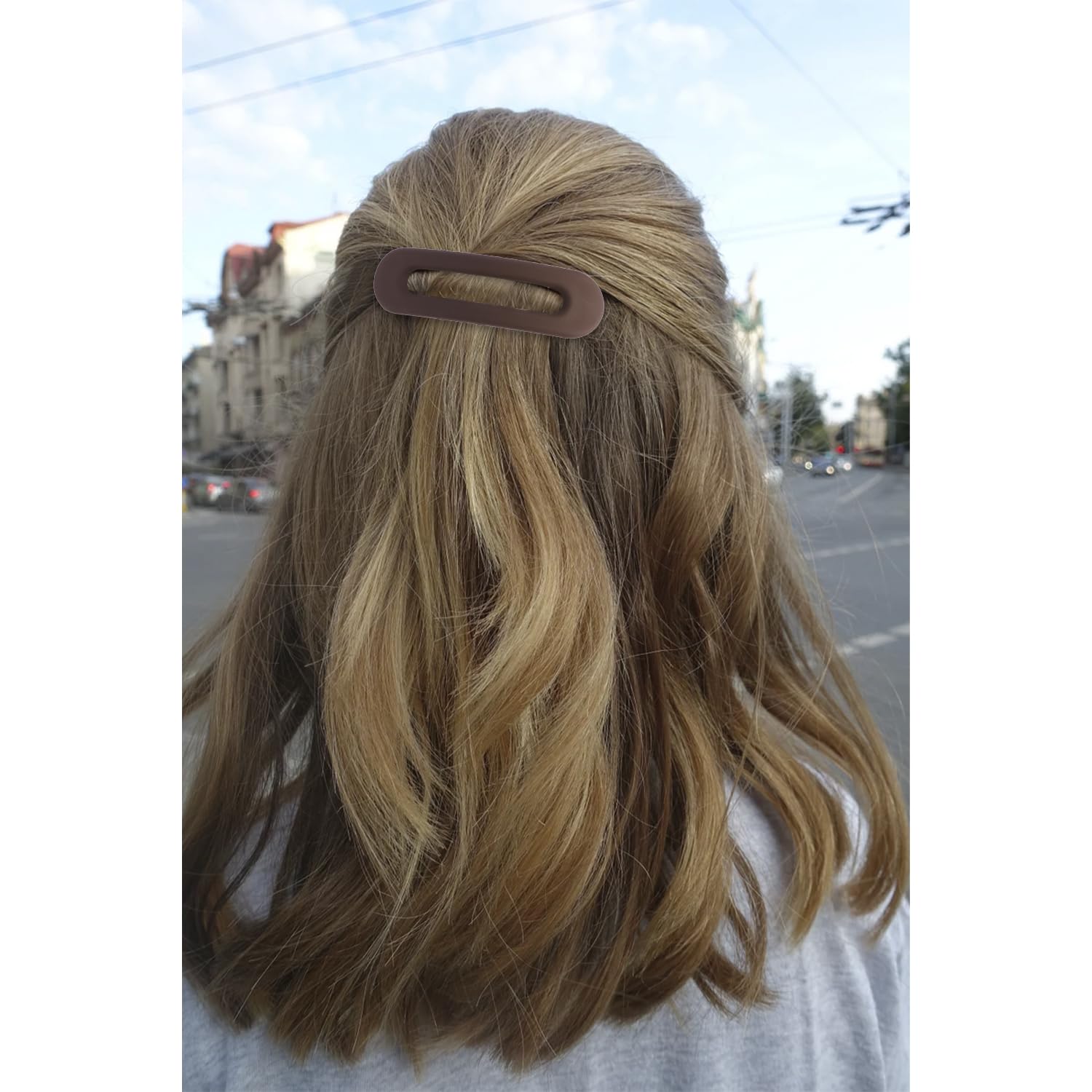 Barrette plana Atoden azul, ideal para peinados semirrecogidos.
