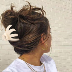 Ideal para cabello grueso en actividades diarias como oficina y deporte.