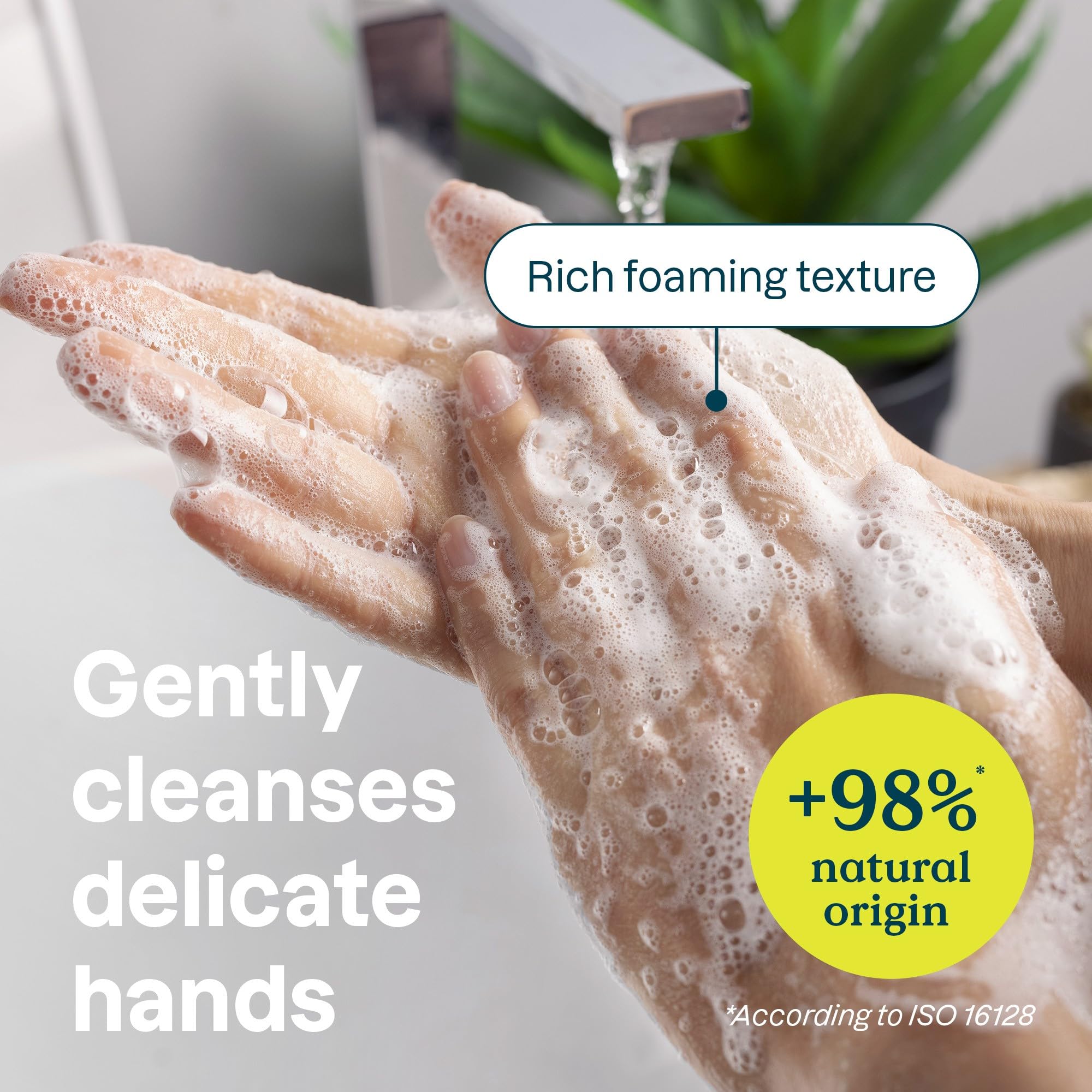 ATTITUDE Savon mains sensibles — mousse crèmeuse et riche pour une sensation confortable.