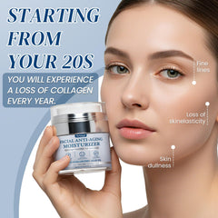 Bote de crema facial Aunpoos con retinol y colágeno para firmeza de la piel.