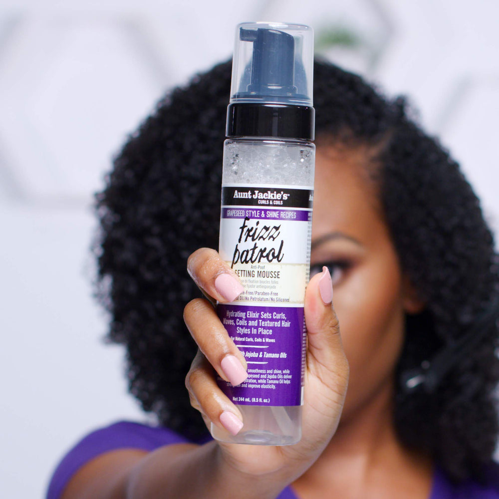 Aunt Jackie's Frizz Patrol: aceites de jojoba y tamanu para hidratación.