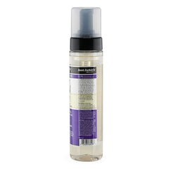 Aunt Jackie's Frizz Patrol Mousse muestra fijación suave para rizos definidos.
