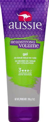 Aplicación de Aussie Headstrong en la mano para controlar la textura del cabello.