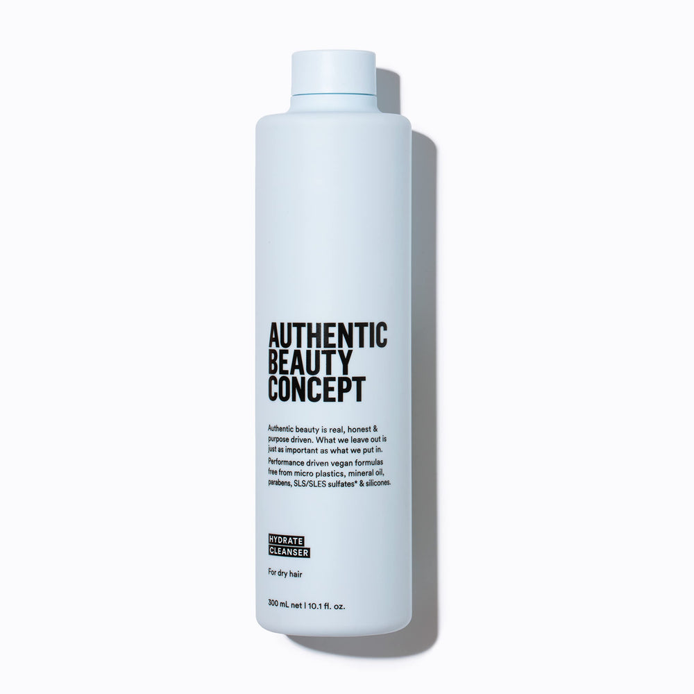 Authentic Beauty Concept Hydrate Cleanser, botella visible, aporta hidratación suave para cabello normal a seco.