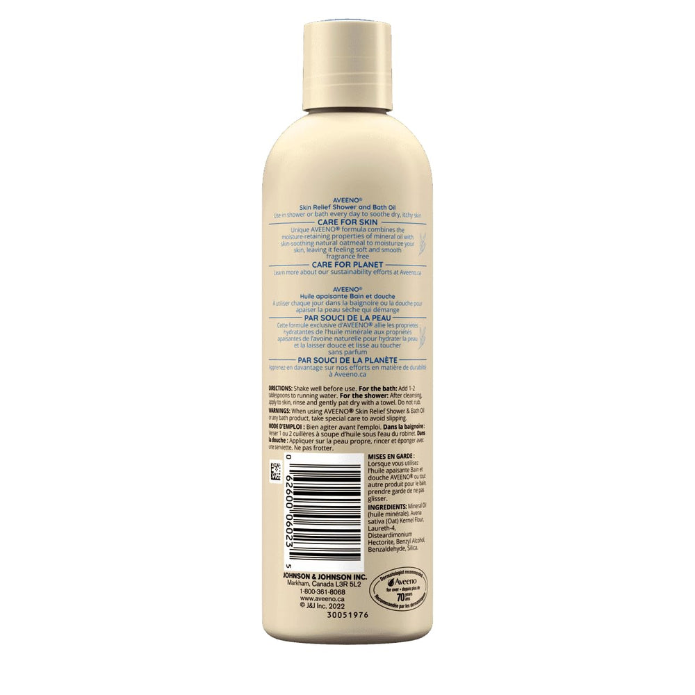 Aveeno aceite de baño, enfoque en producto, cuidado diario para la piel durante la ducha.