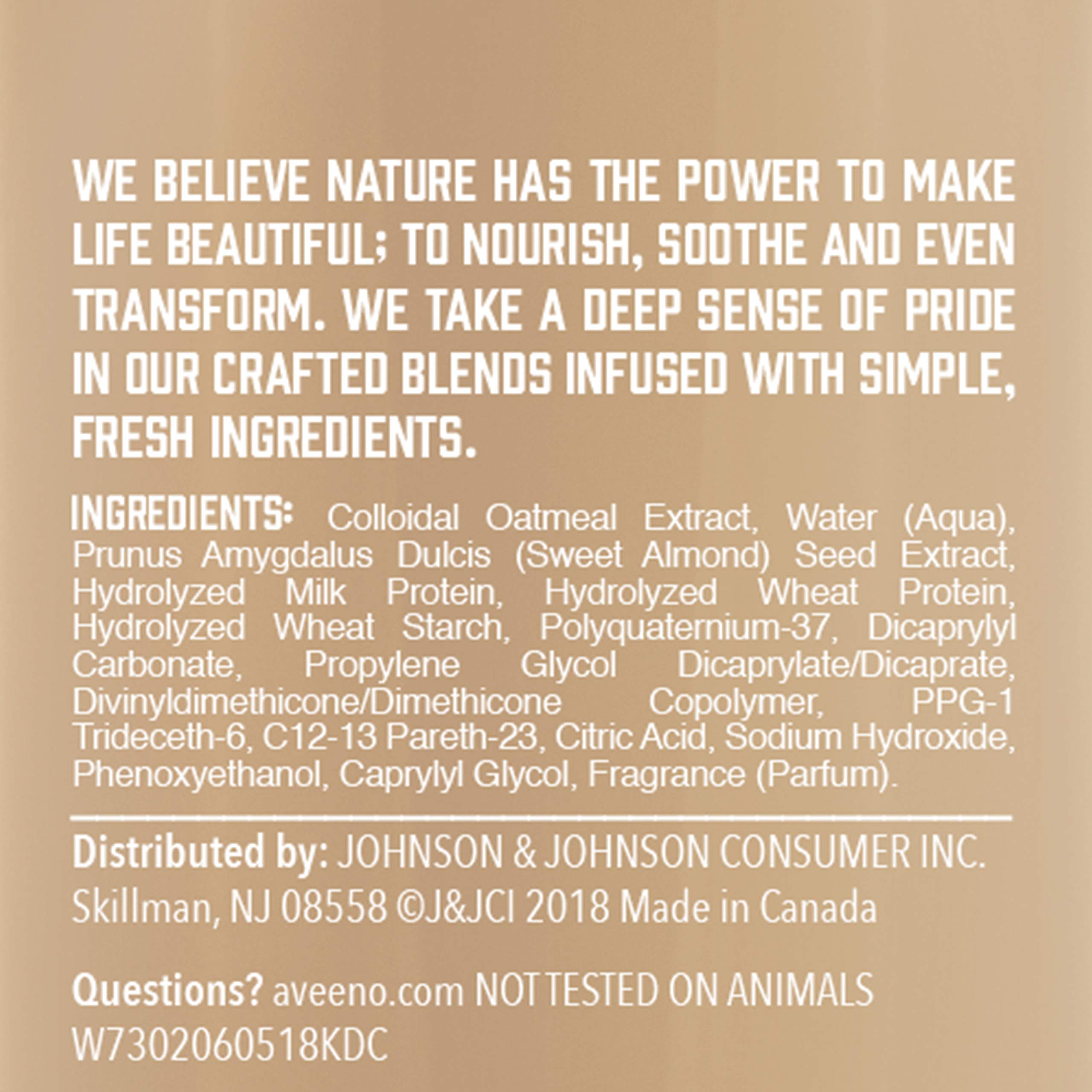 Textura cremosa de Aveeno en las manos, lista para distribuir en el cabello.