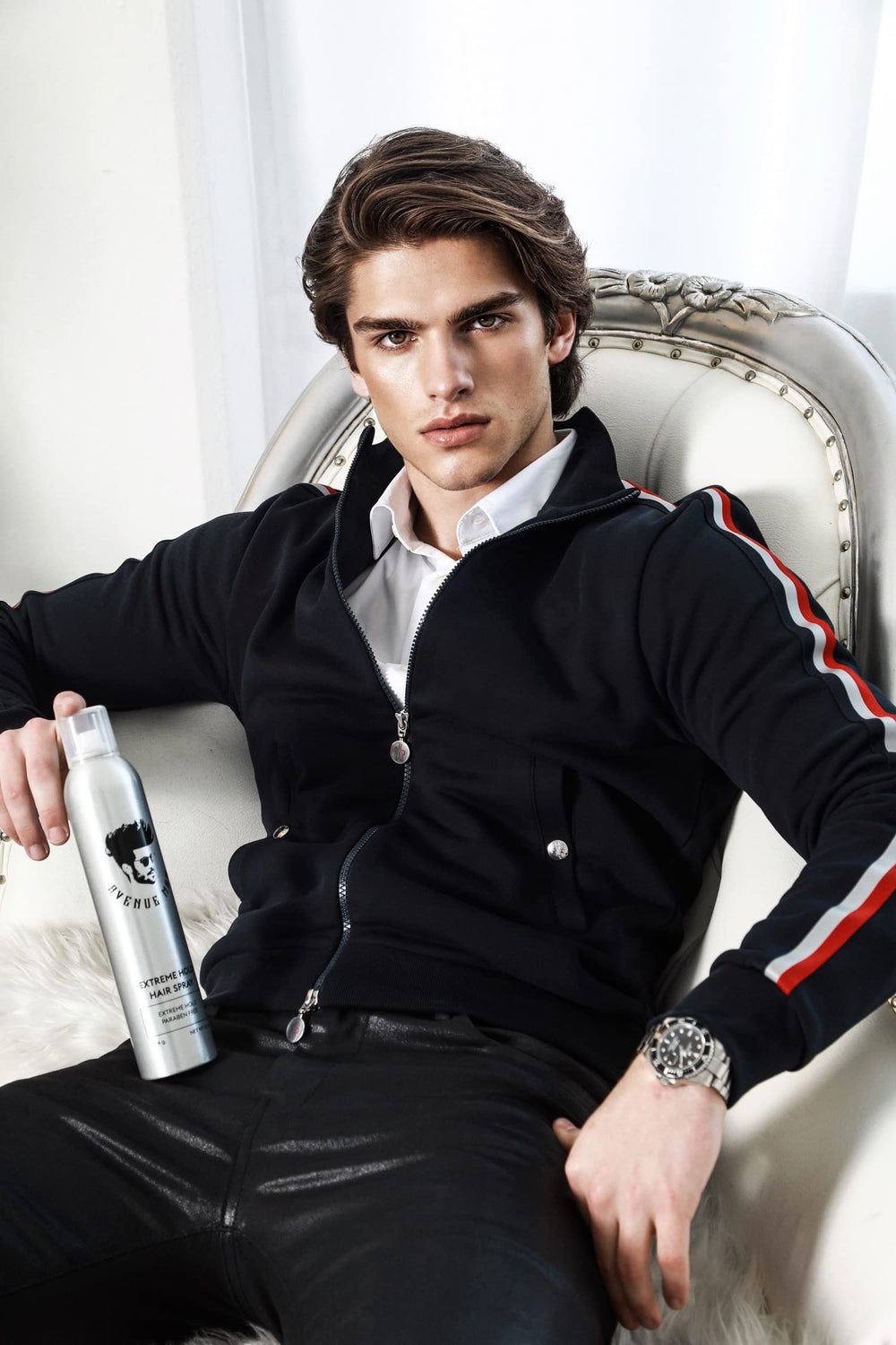 Avenue Man Extreme Hold Hairspray, usage quotidien prêt à défier les cheveux récalcitrants.