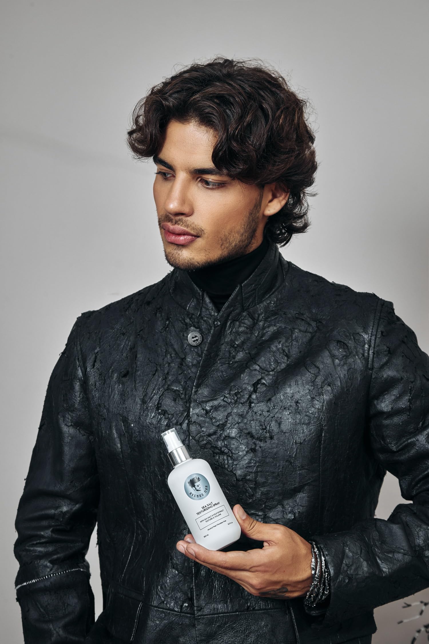 Avenue Man protección ambiental, ingredientes naturales protegen cabello frente a estrés ambiental.