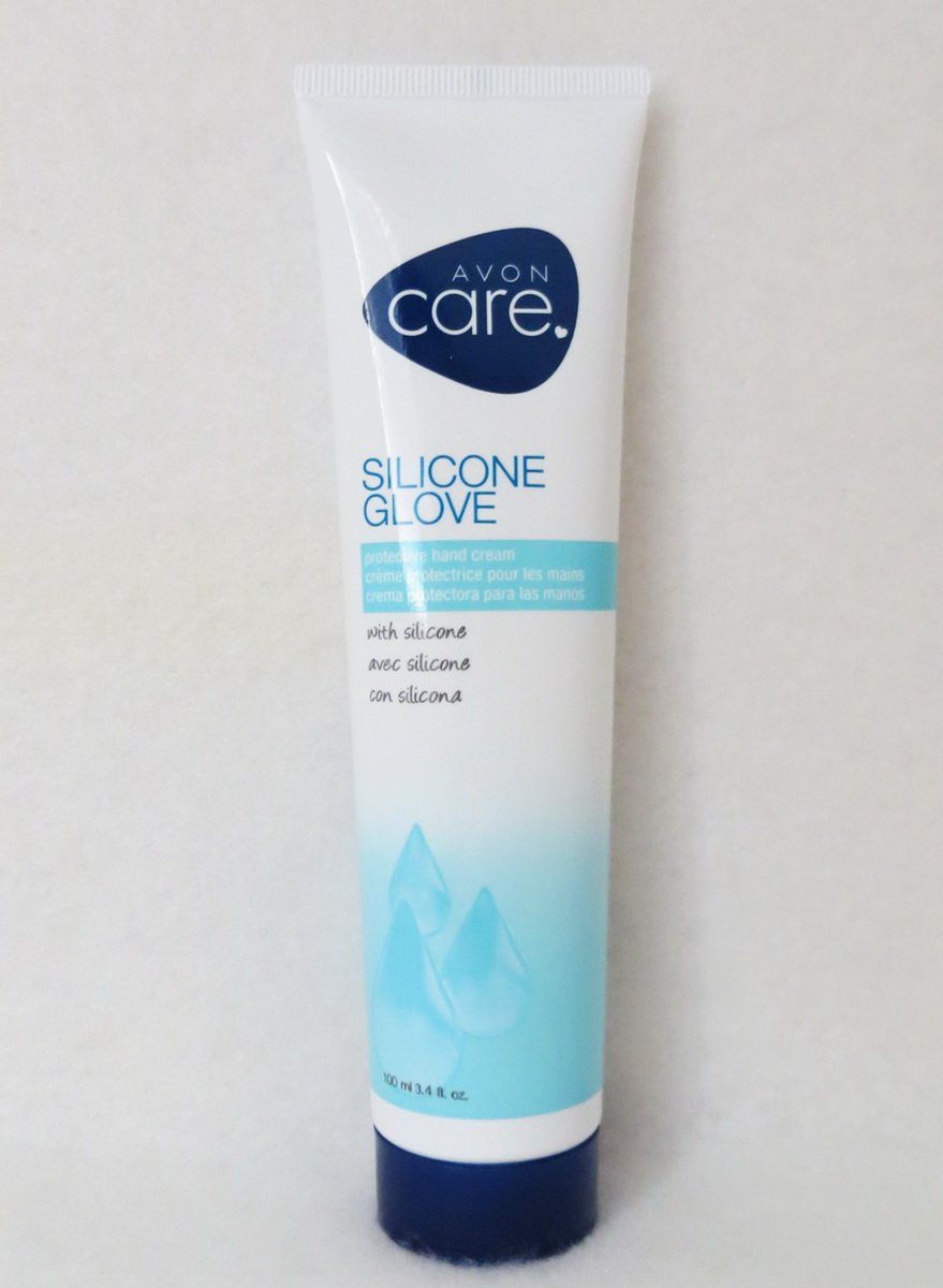 Texture soyeuse AVON Care, crème mains au silicone absorbée rapidement et non grasse.