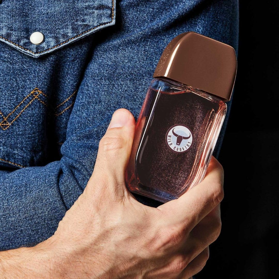 AVON Wild Country, almizcle suave que perdura en la piel.