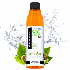 Shampoo Awesome para pelucas: botella vertiendo ofrece limpieza suave y uso diario.