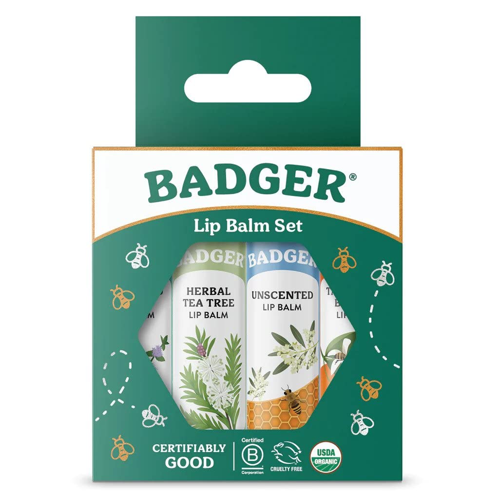 Bálsamo labial clásico de Badger con caja verde brinda hidratación suave y brillo ligero.