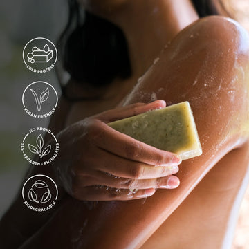 Detalle de la textura del jabón Bali Soap, crema y espuma suave