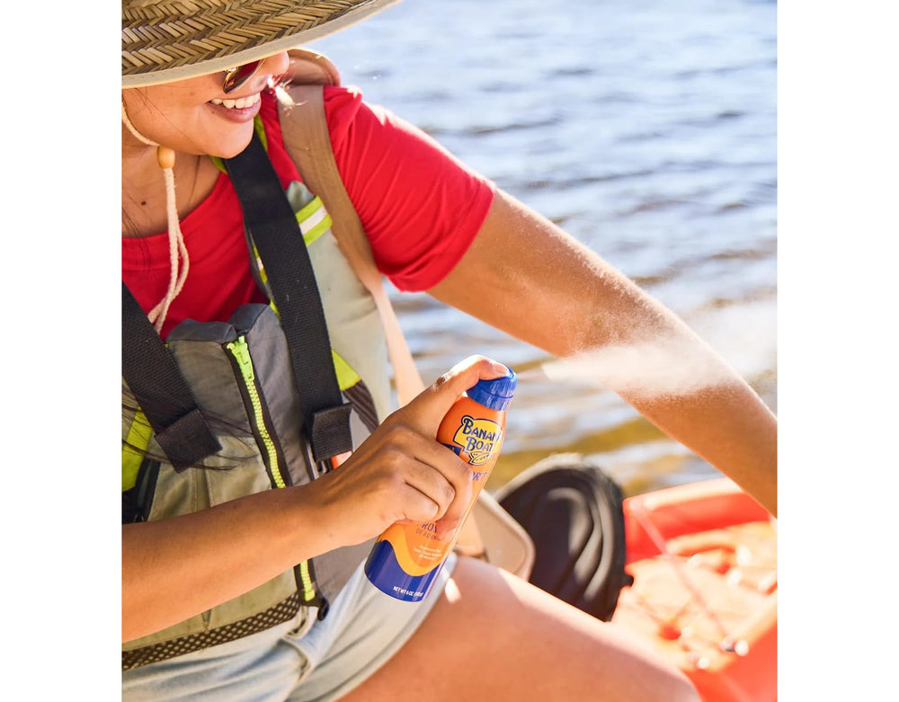 El aroma fresco y limpio de Banana Boat Deportiva acompaña la protección solar.
