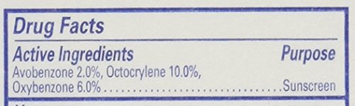Aplicación suave de Banana Boat para labios con aloe vera y vitamina E.