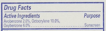 Aplicación suave de Banana Boat para labios con aloe vera y vitamina E.