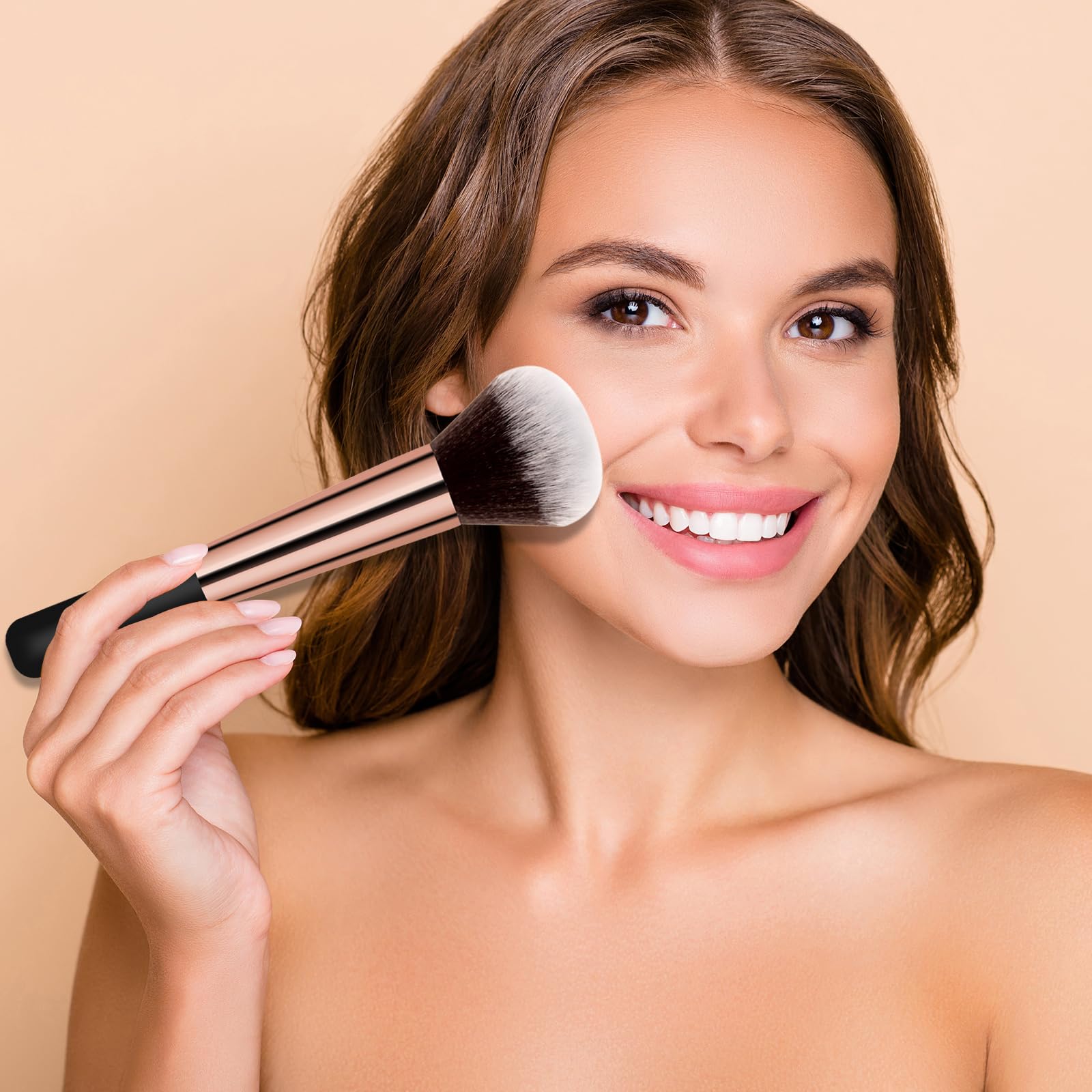 Pincel blush Banidy para un rubor natural y preciso.