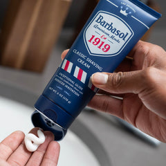 Barbasol 1919 crema de afeitar con fórmula opaca para recortes precisos.