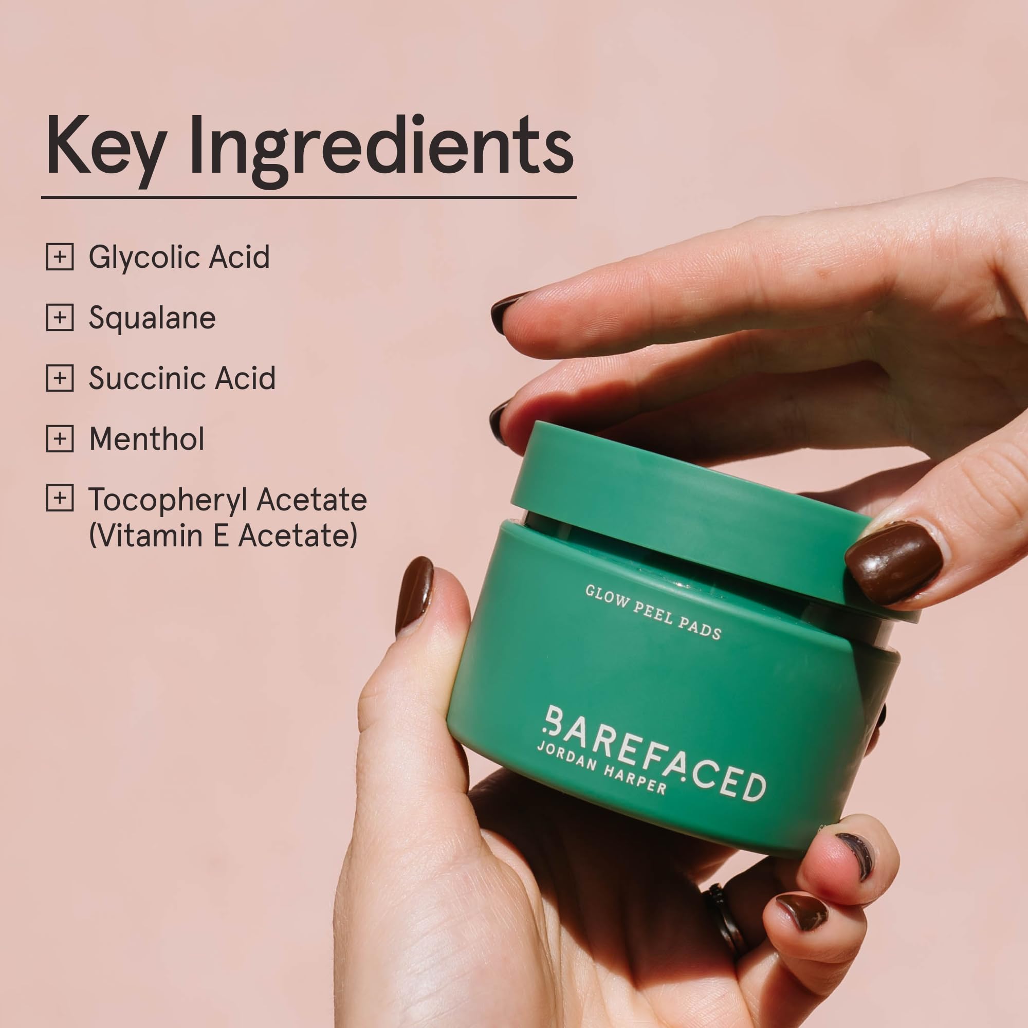 Barefaced Glow Peel Pads, con escualano y vitamina E para hidratación suave.