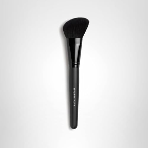 Perfecta para rubor y bronceador, bareMinerals Blooming, difunde pigmento de forma uniforme