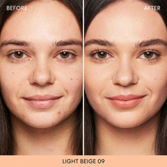 Envase BareMinerals para una aplicación precisa del polvo.