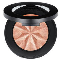 BareMinerals Gen Nude illuminateur Peach Glow texture soyeuse pour éclat naturel.
