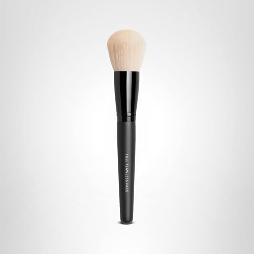 Pincel bareMinerals para aplicación versátil de rubor e iluminador.