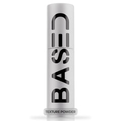 Polvo texturizante de BASED BODYWORKS aporta volumen ligero al cabello