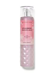 La botella Bath & Body Works bruma de fragancia con aroma fresa-nieve para uso diario