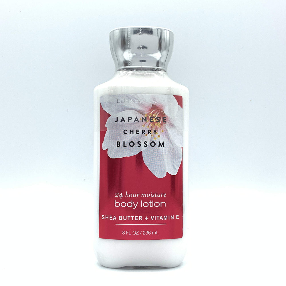 Ensemble de 3 lotions pour le corps: parfum cerisier japonais et hydratation pour le quotidien.