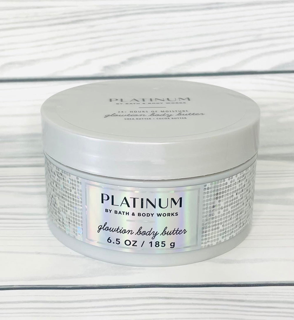 Bath & Body Works Platinum Whipped Butter textura cremosa para piel suave durante todo el día.
