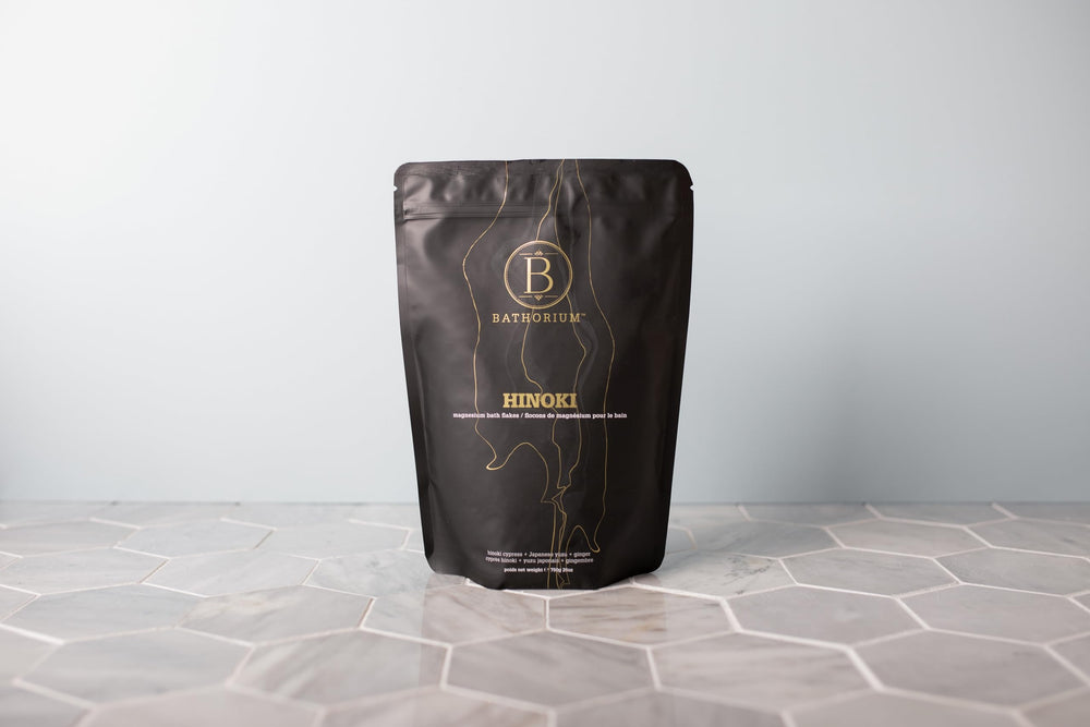 Bathorium Hinoki arcilla kaolin: purifica la piel con delicadeza durante el baño.