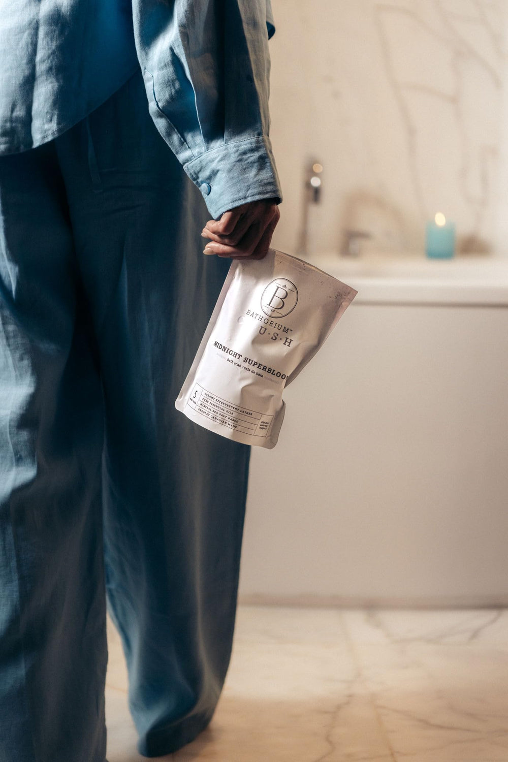 Bathorium Medianoche Floral arcilla kaolín: textura suave que hidrata durante el baño.