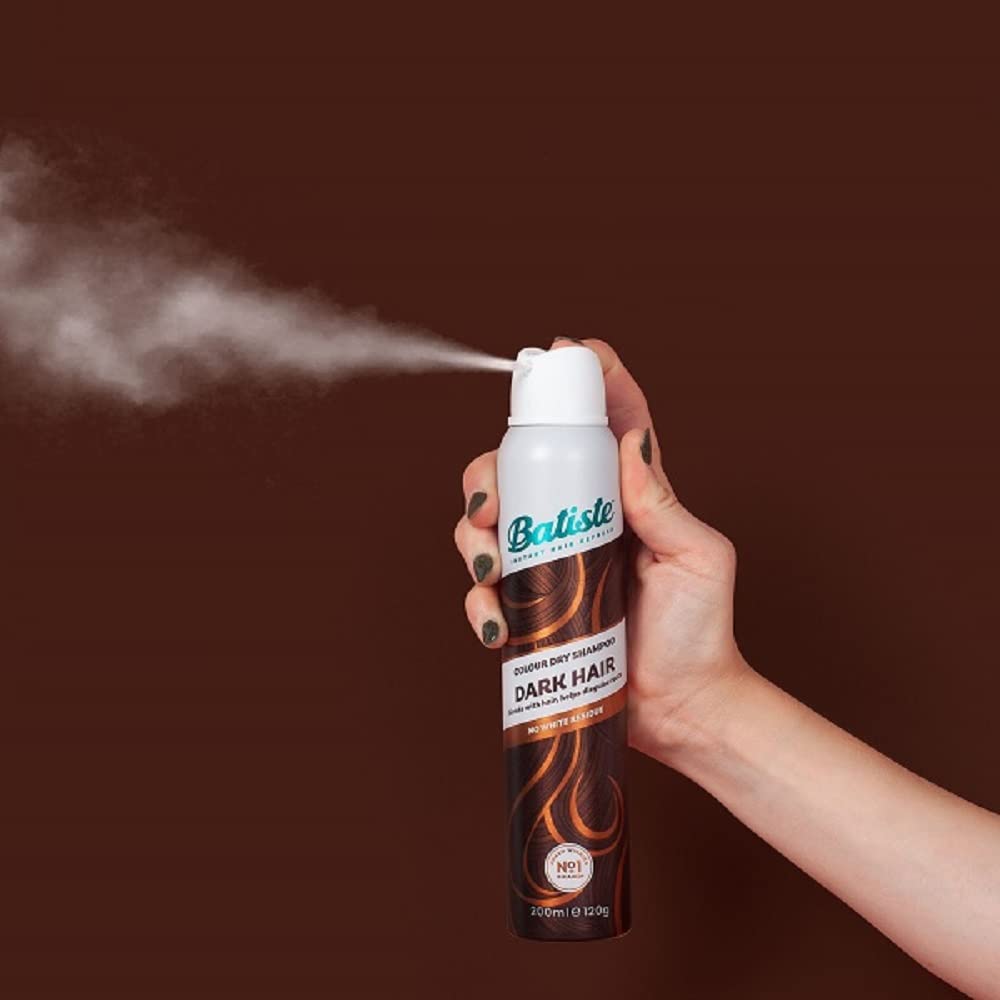 Envase compacto de Batiste Dry Shampoo Plus con etiqueta clara.