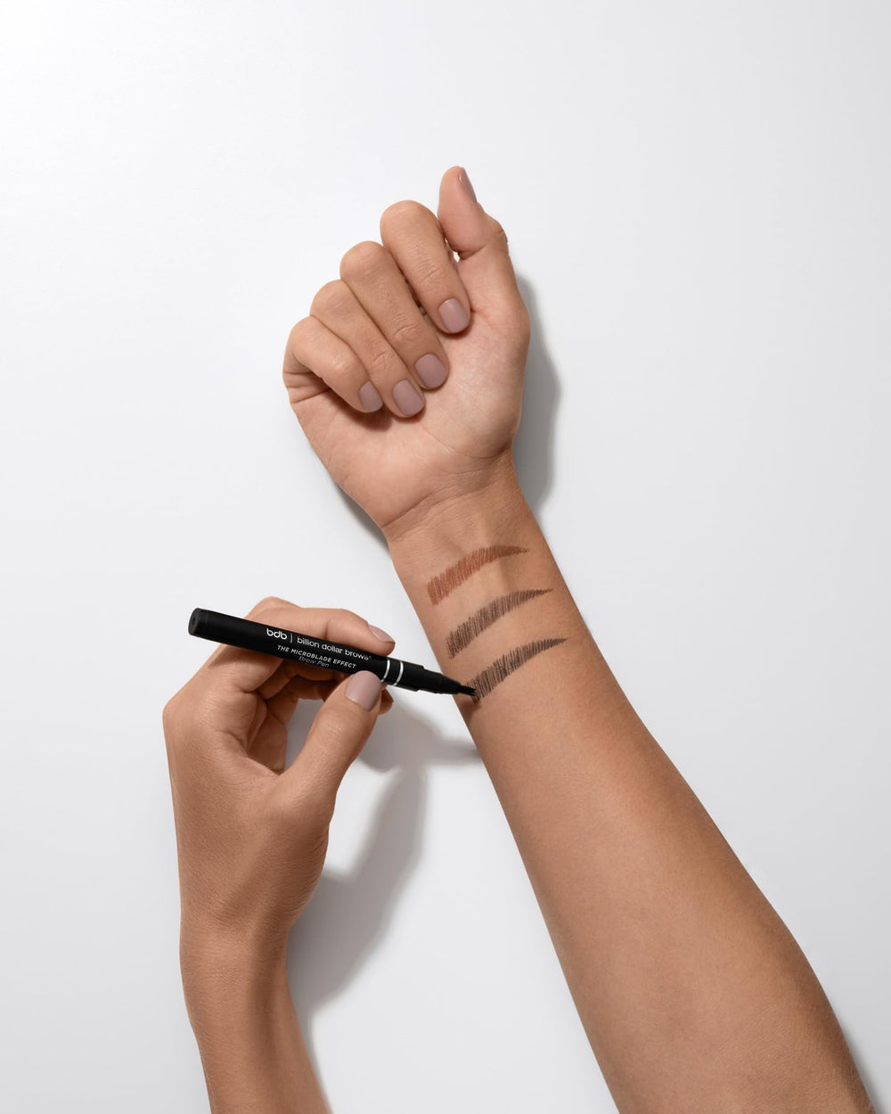 Billion dollar brows muestra taupe en fórmula duradera para uso diario
