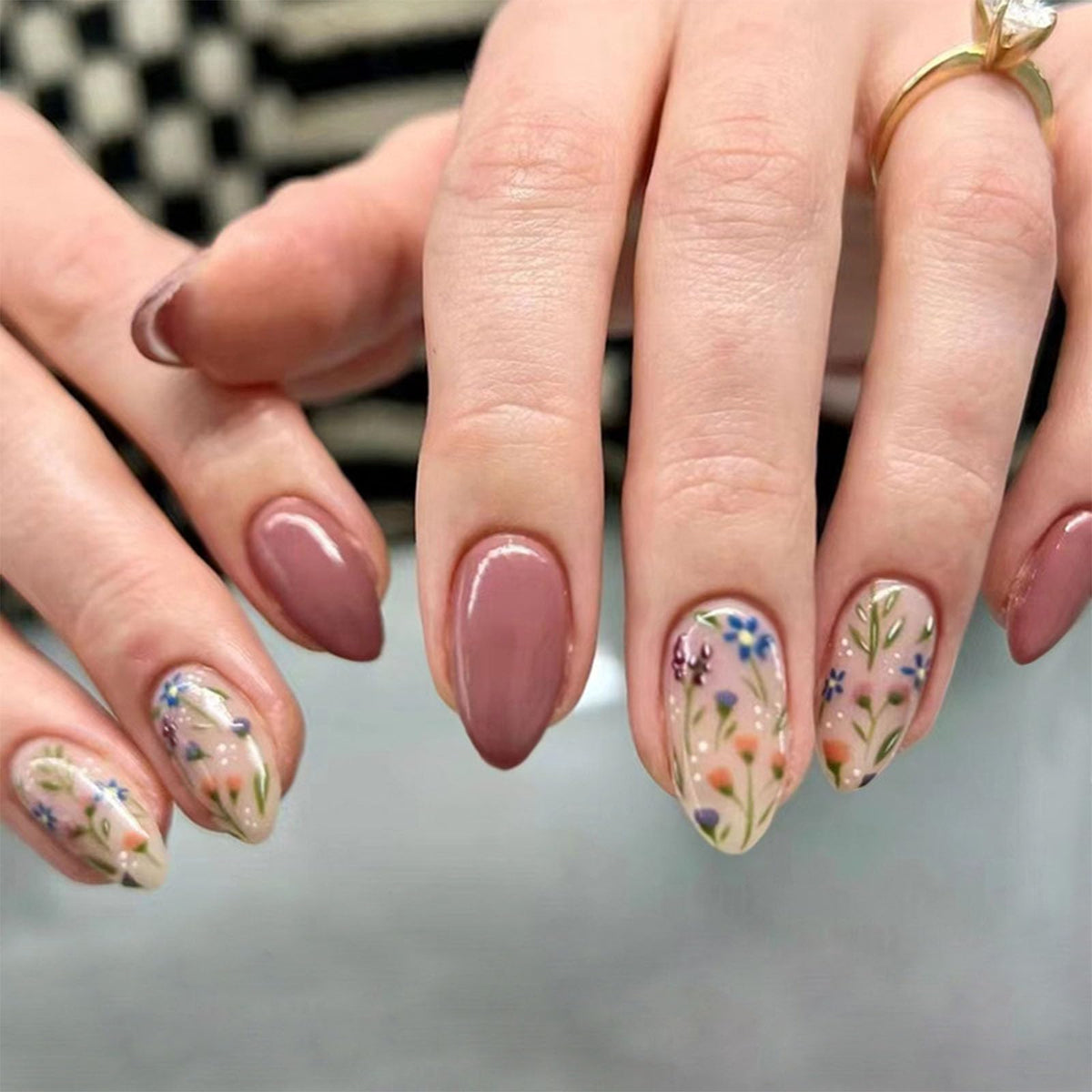 BDKAIWU uñas pegables florales en almendra con acabado brillante para cualquier ocasión.