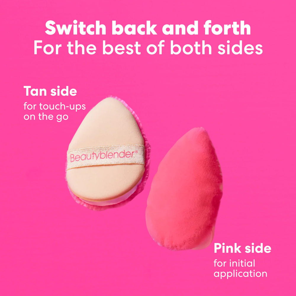 Beautyblender Pocket Puff, lado rosa suave, textura sedosa para pegar polvo de manera uniforme.
