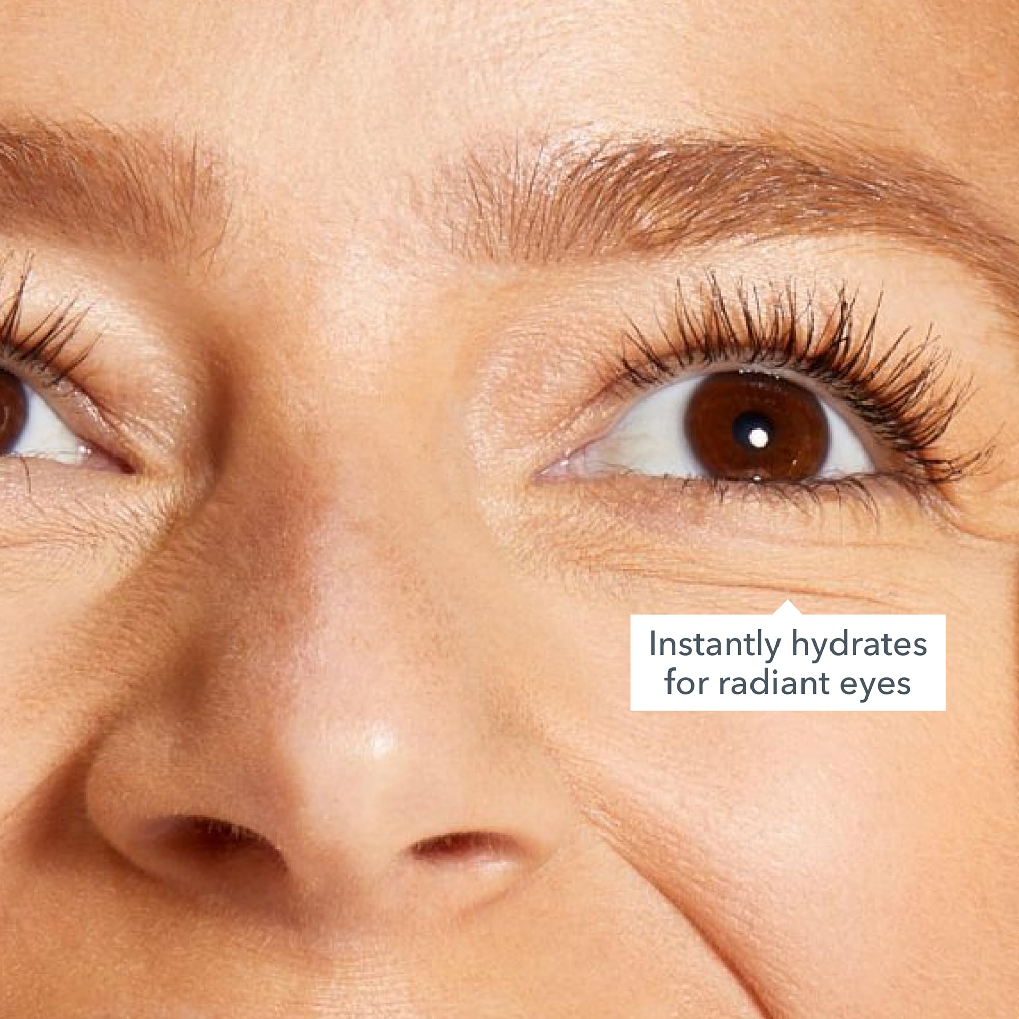 Textura ligera y fresca de la crema para ojos con leche de cabra