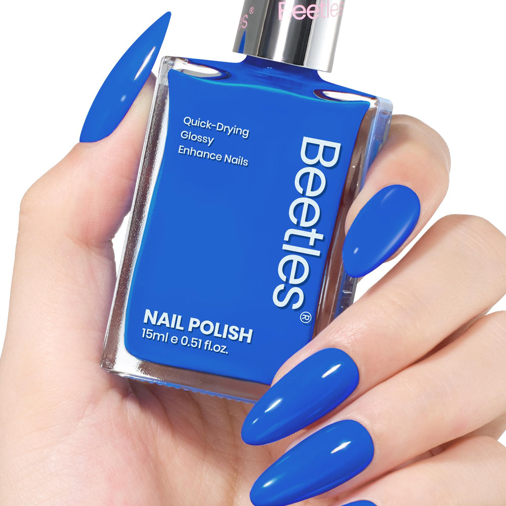 Beetles Esmalte en Gel Azul, botella y pincel para una aplicación suave.
