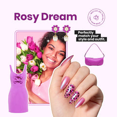 Uñas rosadas perladas lucen con brillo deslumbrante.