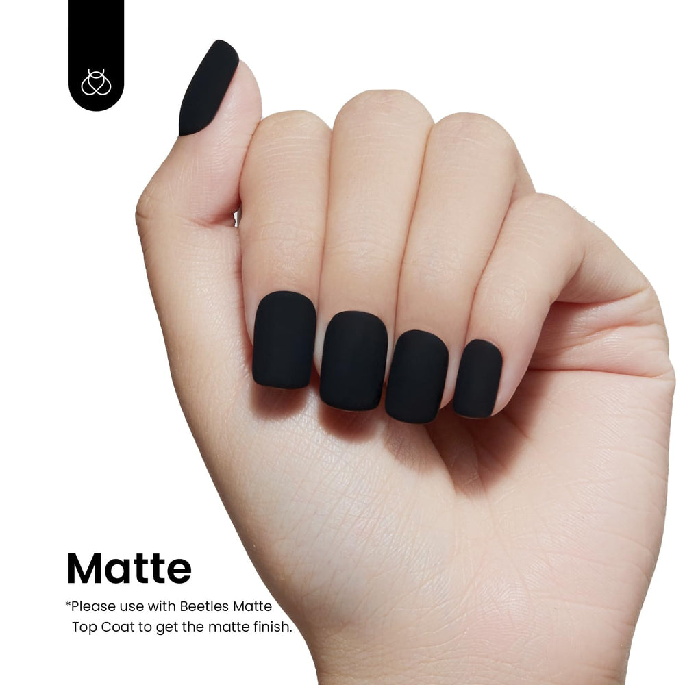Beetles esmalte en gel, aplicación fácil y cobertura suave.