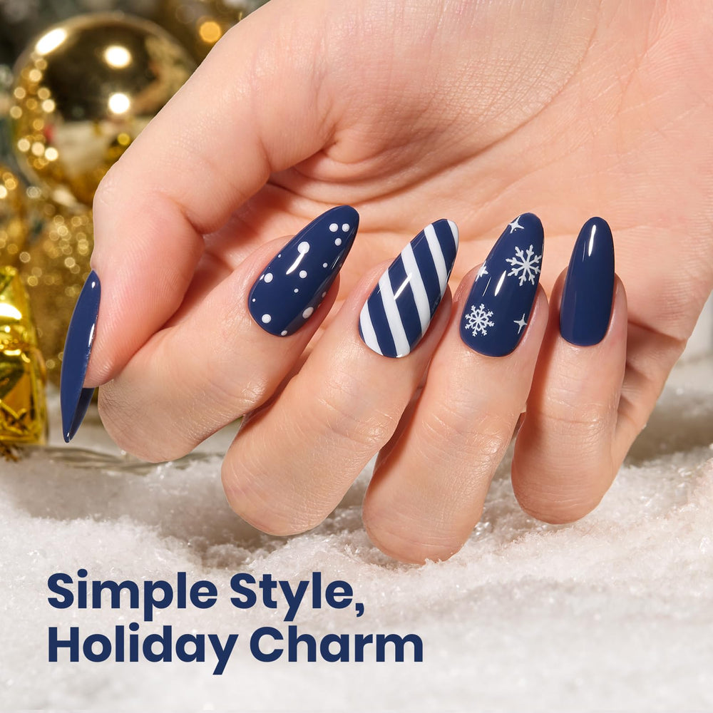 Beetles Navy Blue Gel Polish aplicada con lámpara UV-LED para secado rápido