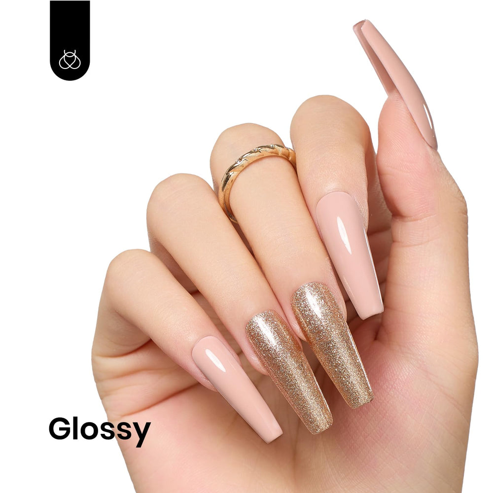Uñas con acabado natural y brillo con Beetles Nude Gel Polish