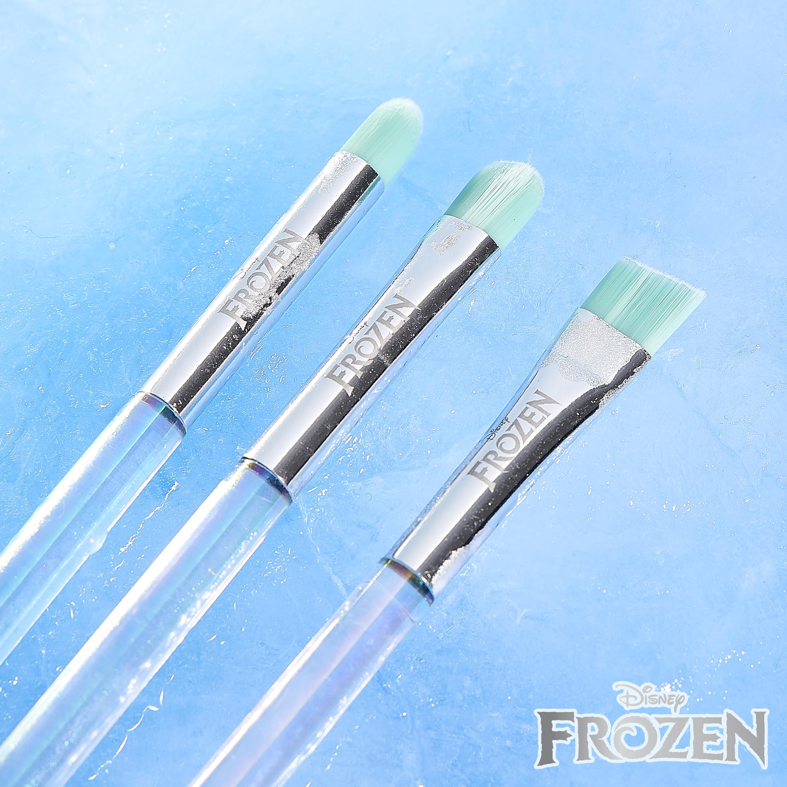 Dos esponjas difuminadoras de Belle Maison Disney Frozen para difuminar base y corrector.