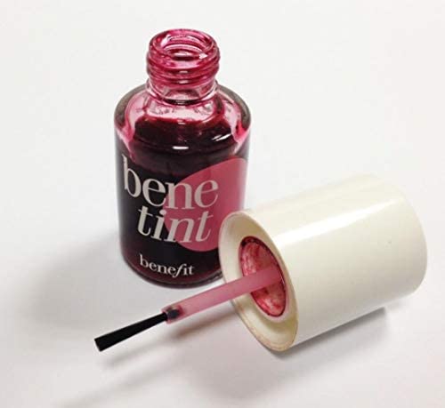 El envase compacto de Benefit Benetint Mini facilita retoques durante el día.