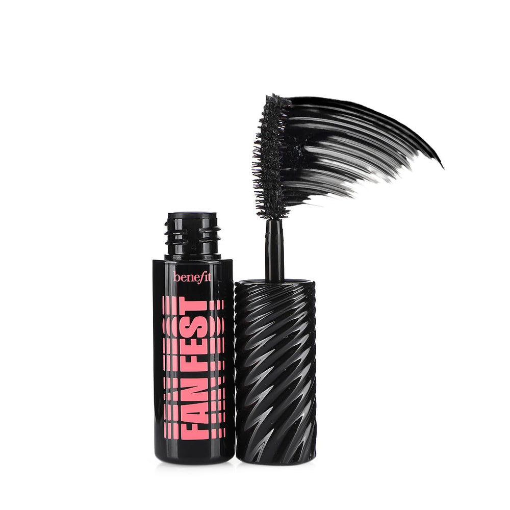 Benefit Fan Fest Mascara: aplicación precisa para pestañas definidas.
