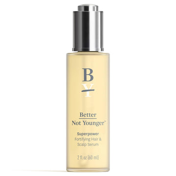 Better Not Younger serum: botella visible para densidad capilar y cabello más grueso.