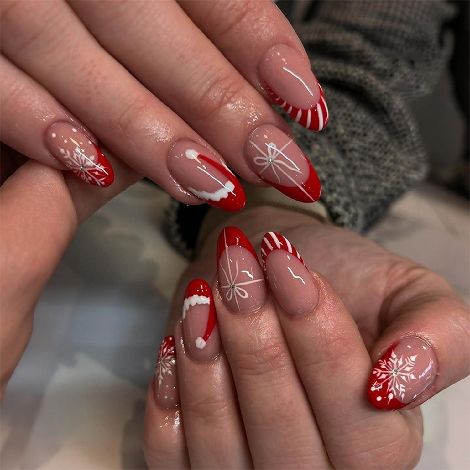 Uñas postizas BHOOKA con diseños navideños para estilo único.