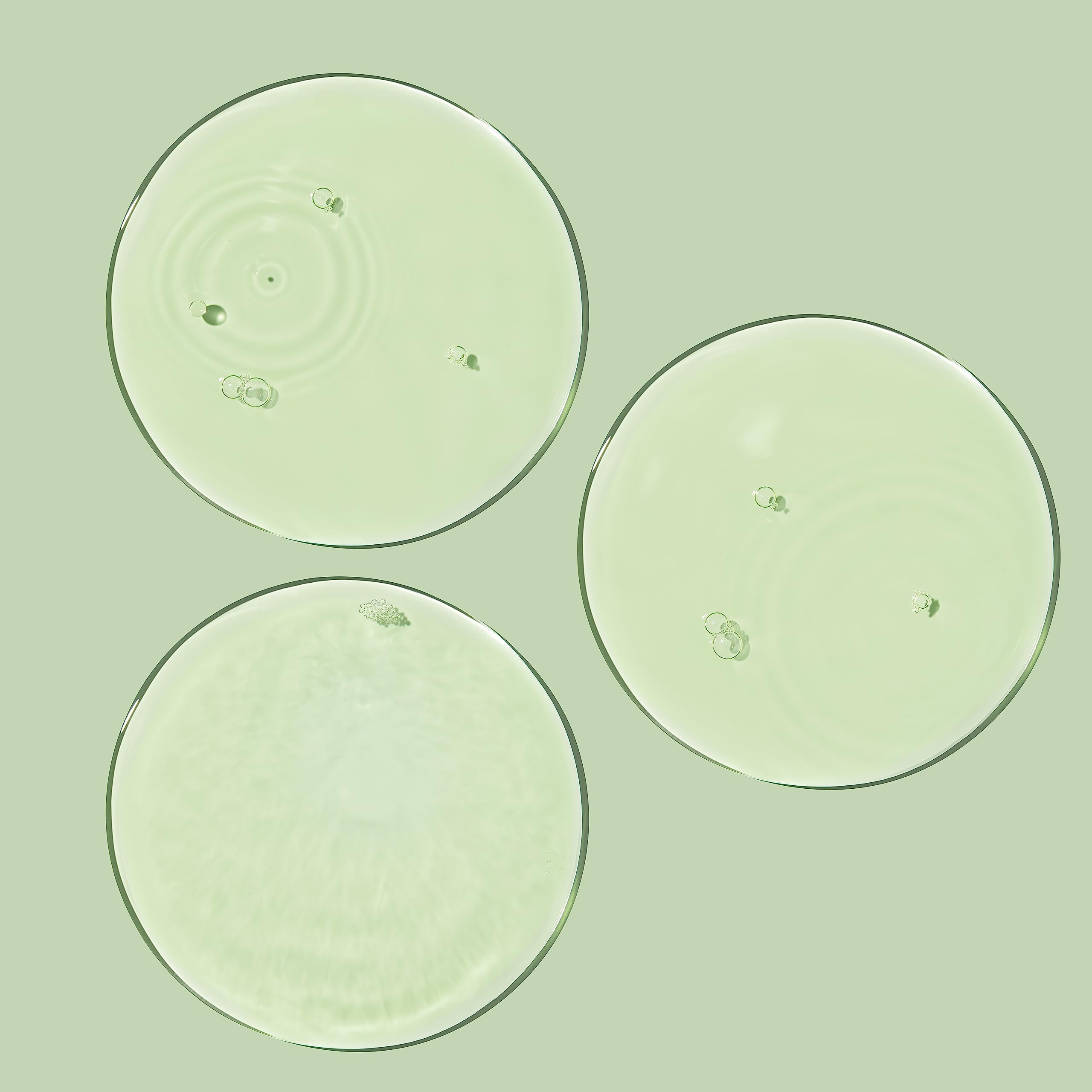 BIOSSANCE tónico tras la limpieza prepara la piel para hidratarse.