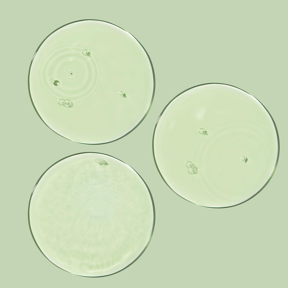 BIOSSANCE tónico tras la limpieza prepara la piel para hidratarse.